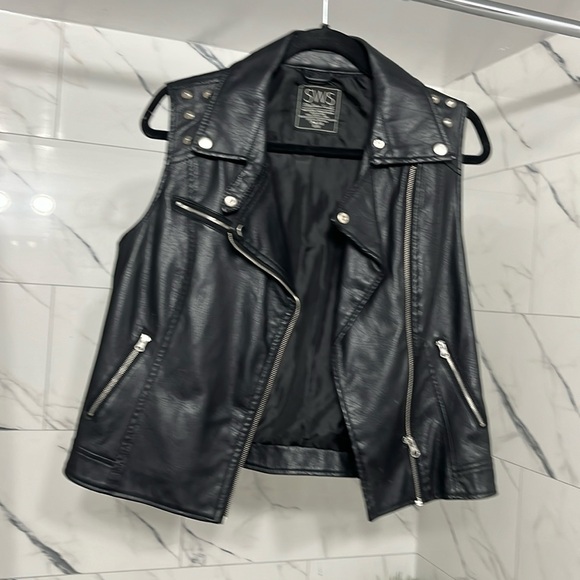 Leather vest - Picture 1 of 3